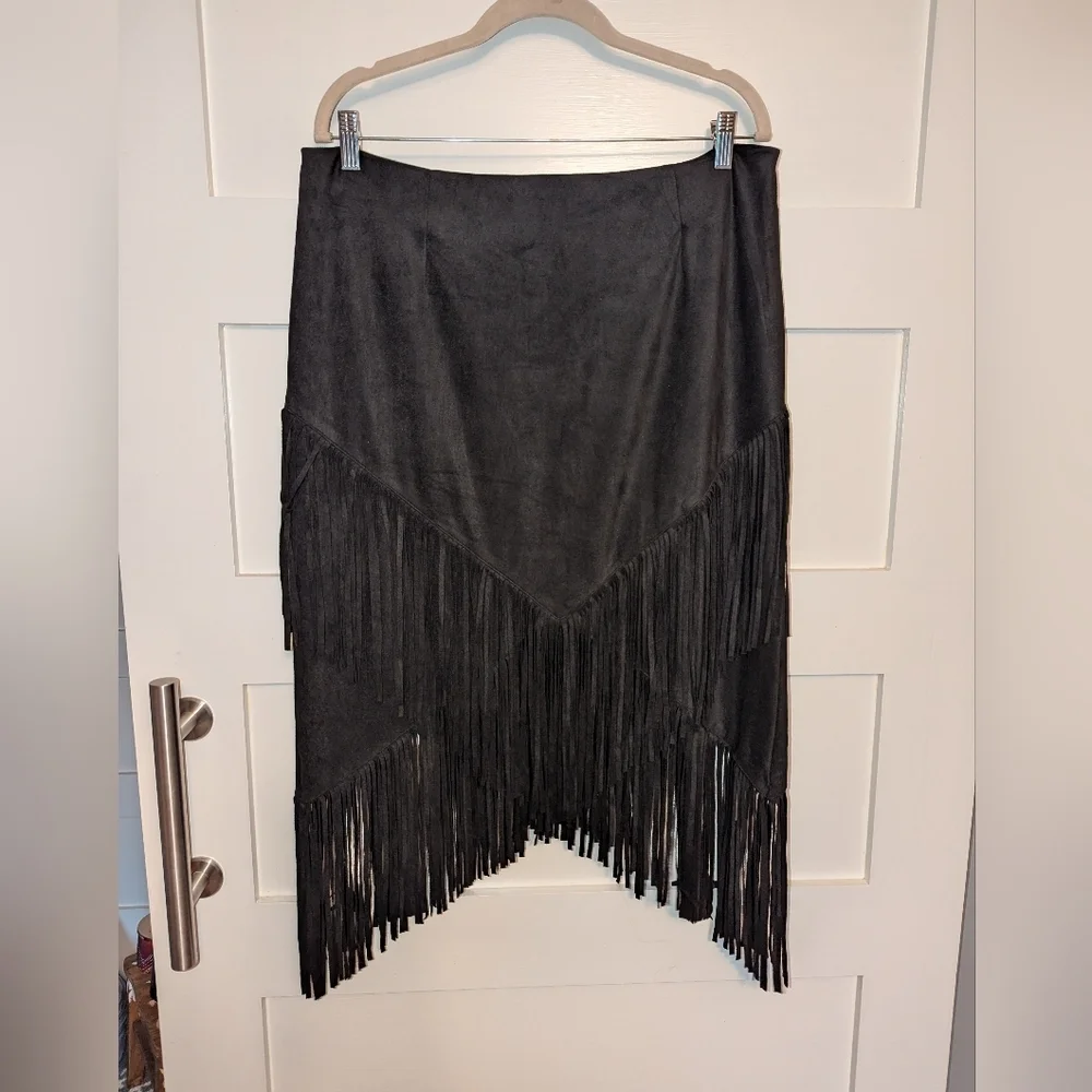 Chicos high-low fringe skirt with zipper back. Chico's size 2.5 or size 14 - Picture 1 of 6